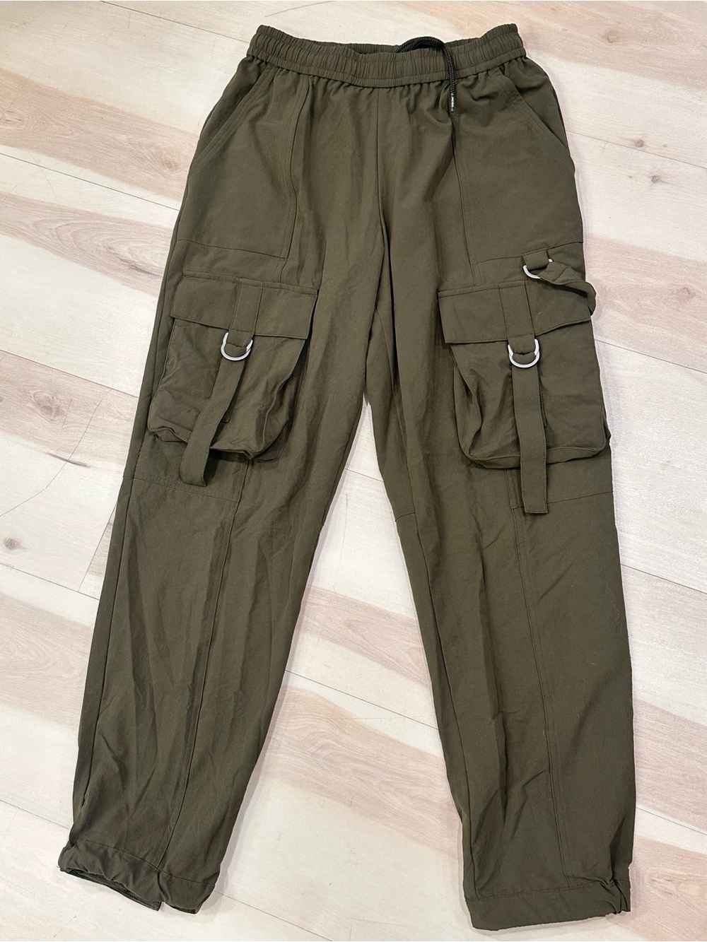 High-Waist City Wise Cargo Pants in Dark Olive by Alo Yoga size XS Casual - Picture 2 of 9